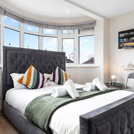Serviced Ensuite Modern Studio - Sleeps 2 - Near Wembley Stadium - Good Transport Link To Central London - Harrow Ha3 Hatch End Ngoại thất bức ảnh