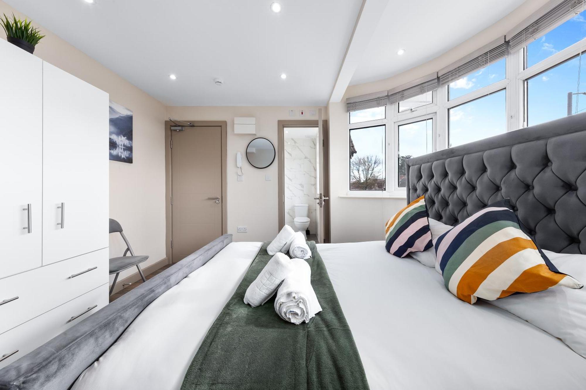 Serviced Ensuite Modern Studio - Sleeps 2 - Near Wembley Stadium - Good Transport Link To Central London - Harrow Ha3 Hatch End Ngoại thất bức ảnh
