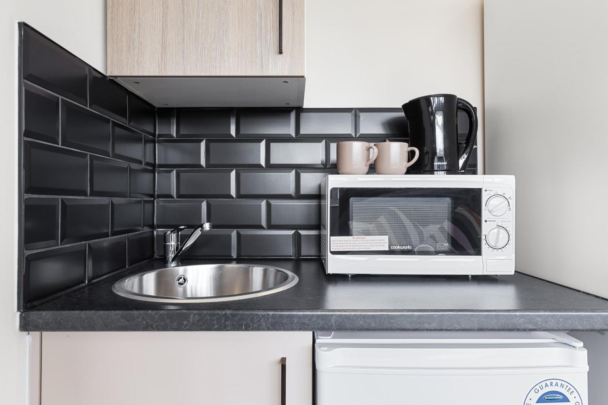 Serviced Ensuite Modern Studio - Sleeps 2 - Near Wembley Stadium - Good Transport Link To Central London - Harrow Ha3 Hatch End Ngoại thất bức ảnh