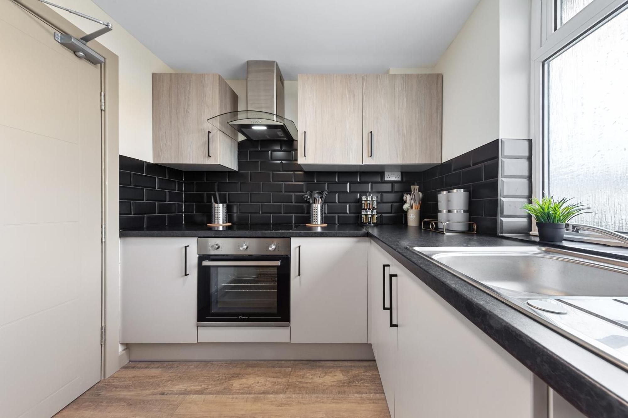Serviced Ensuite Modern Studio - Sleeps 2 - Near Wembley Stadium - Good Transport Link To Central London - Harrow Ha3 Hatch End Ngoại thất bức ảnh