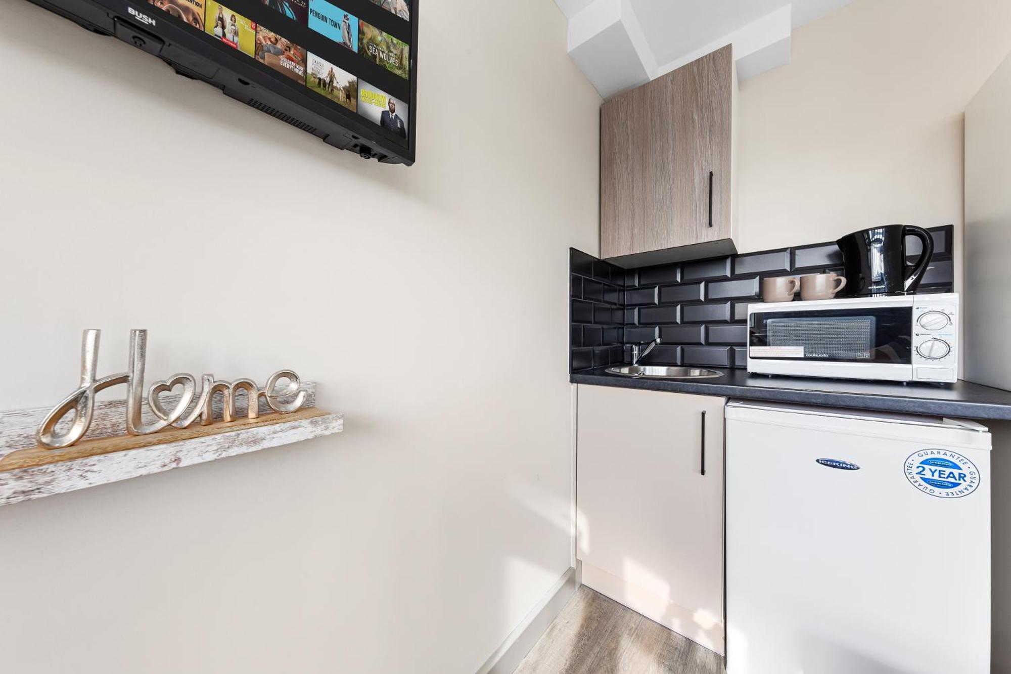 Serviced Ensuite Modern Studio - Sleeps 2 - Near Wembley Stadium - Good Transport Link To Central London - Harrow Ha3 Hatch End Ngoại thất bức ảnh